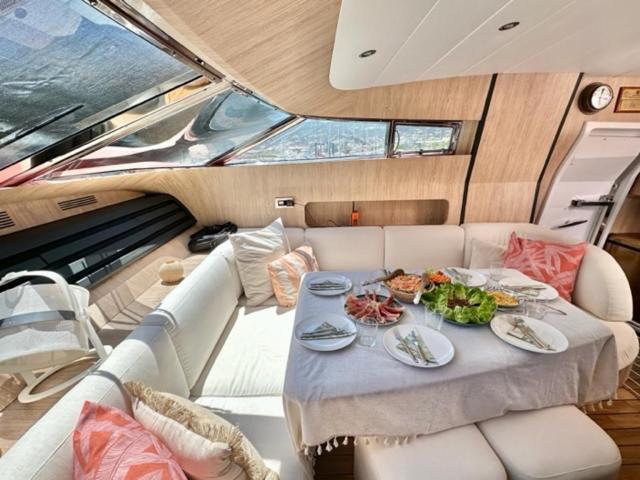 Motoryacht 21 Avec Equipage Hotel Barcelona Buitenkant foto