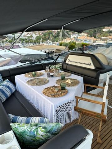 Motoryacht 21 Avec Equipage Hotel Barcelona Buitenkant foto
