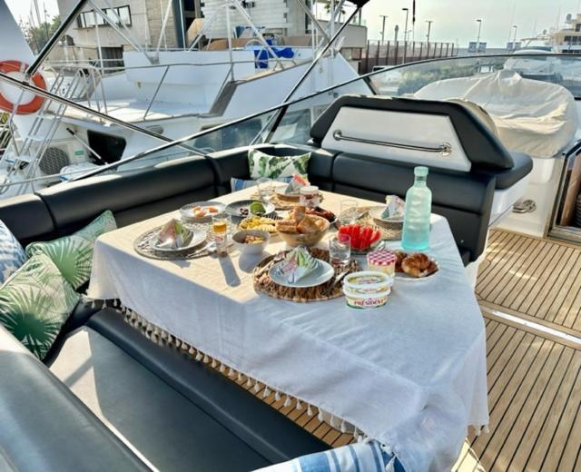 Motoryacht 21 Avec Equipage Hotel Barcelona Buitenkant foto