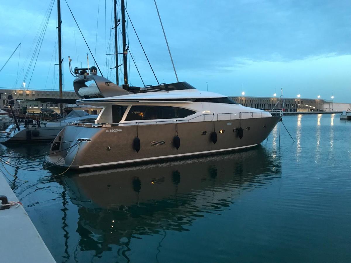Motoryacht 21 Avec Equipage Hotel Barcelona Buitenkant foto